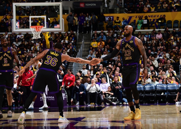 湖人赢季后赛系列赛&但休赛期该轮首发五虎全员离队 NBA历史首队 湖人赢季后赛系列赛&但休赛期该轮首发五虎全员离队 NBA历史首队