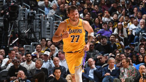 🏀凯斯勒首秀12中12!湖人大胜勇士 东契奇打卡28+8+7 库里23分 🏀凯斯勒首秀12中12!湖人大胜勇士 东契奇打卡28+8+7 库里23分