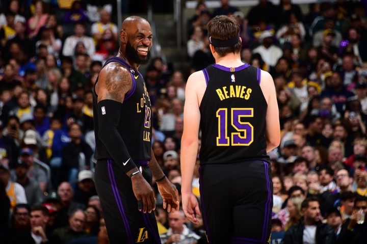 里夫斯:我理解老詹的离队选择 和他一直有联系 他前几天还送我鞋 里夫斯:我理解老詹的离队选择 和他一直有联系 他前几天还送我鞋